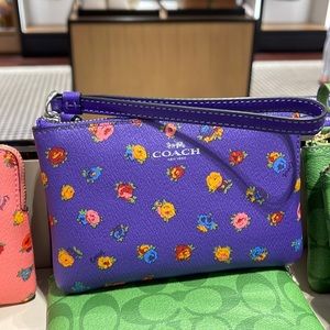 Coach Corner Zip Wristlet With Mini Vintage Rose Print Sport purple multi